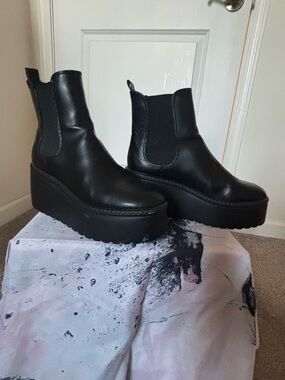 Nine West Black Platform Chelsea Boots